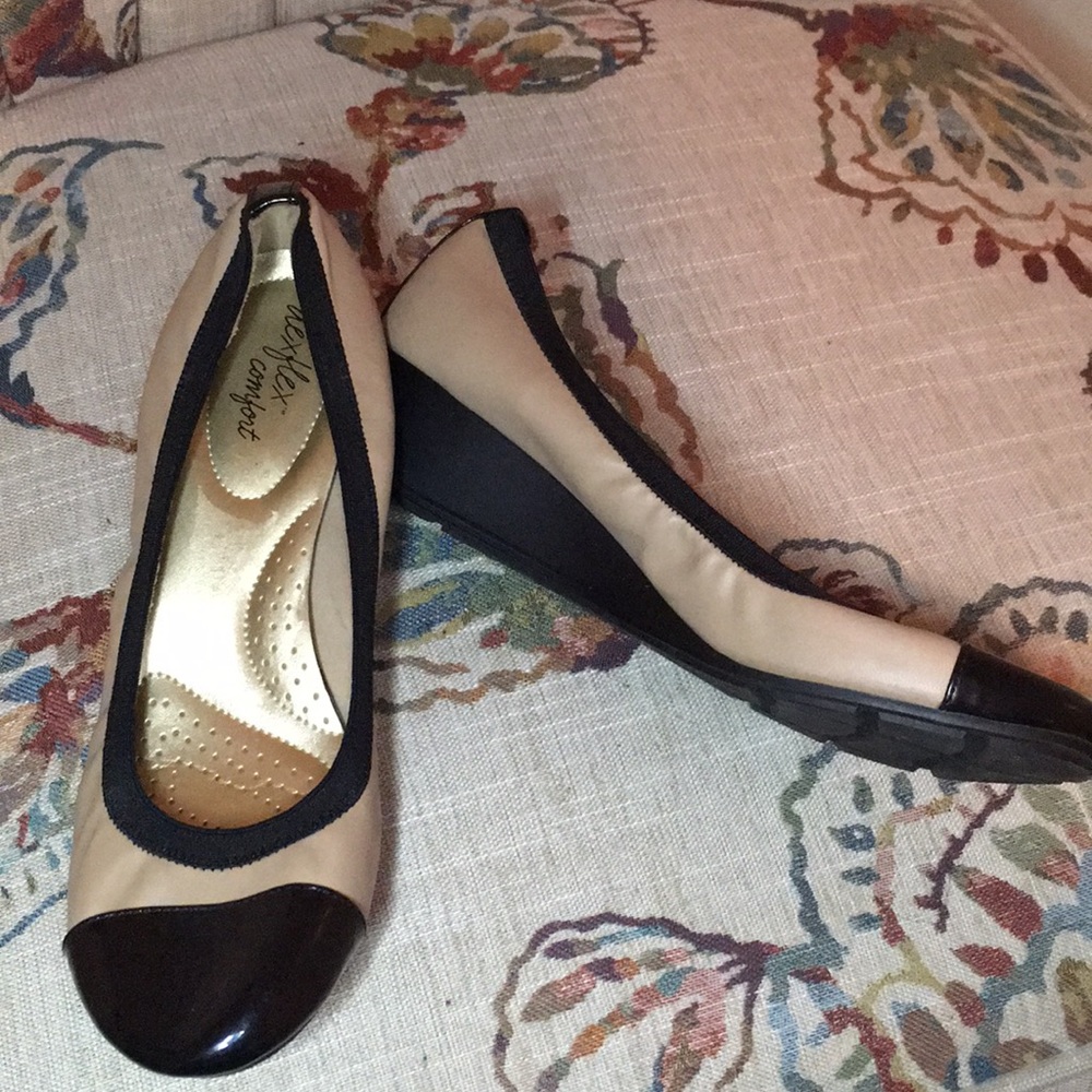 EUC tan and black flats size 9 1/2